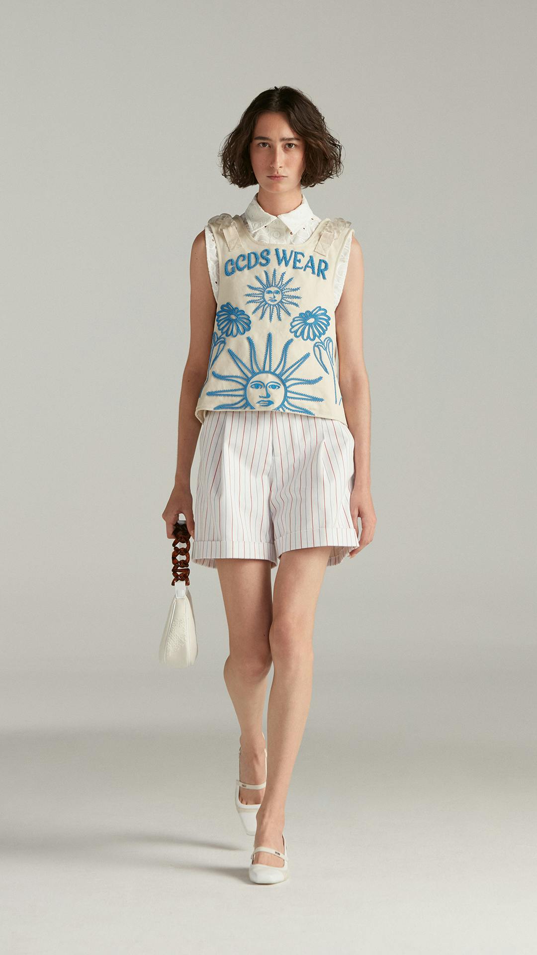EMBROIDERED VEST AND COTTON SHORT LOOK FEATURING THE NEW GCDS BALLERINAS